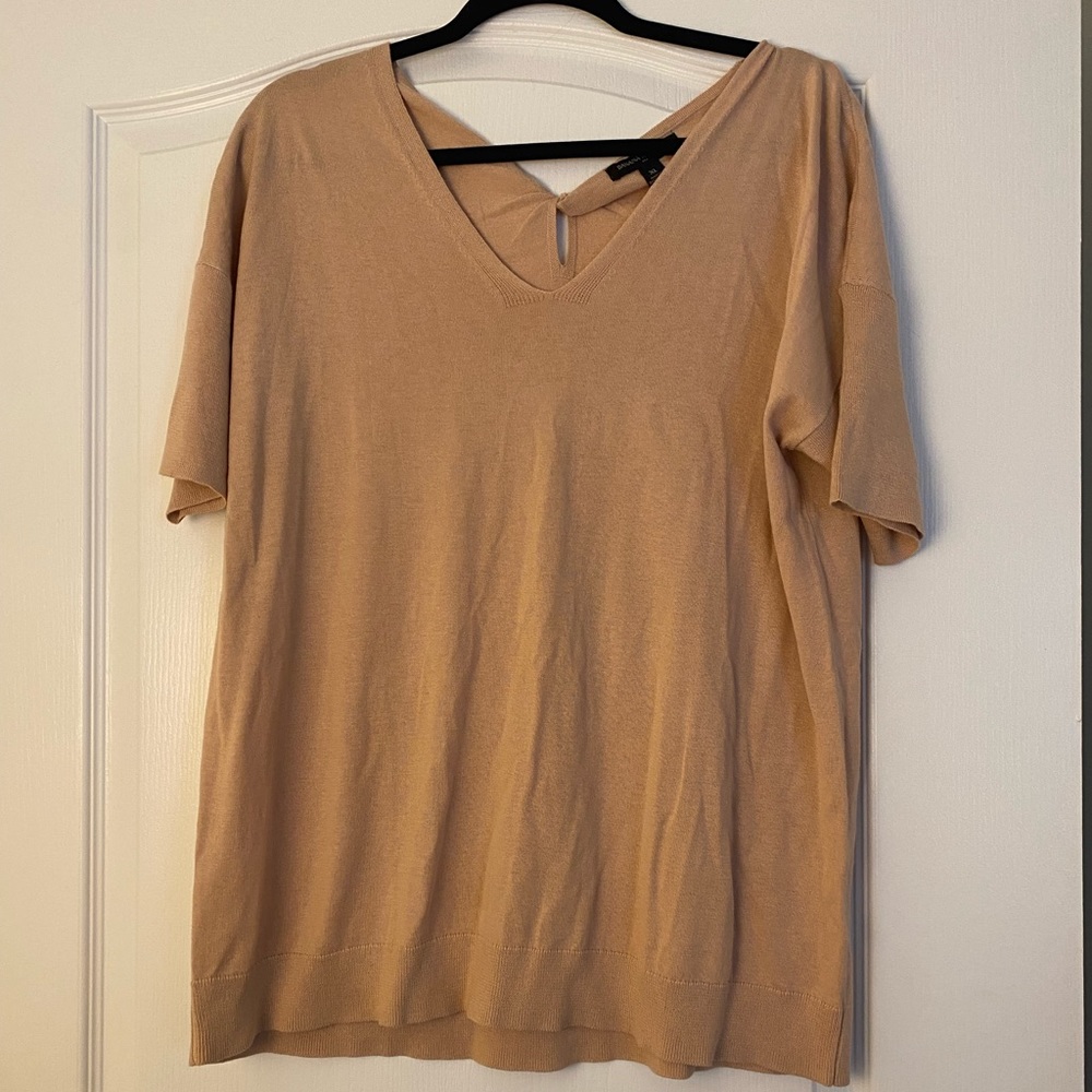 Banana Republic Women's Top with Keyhole Back Detail - NWOT